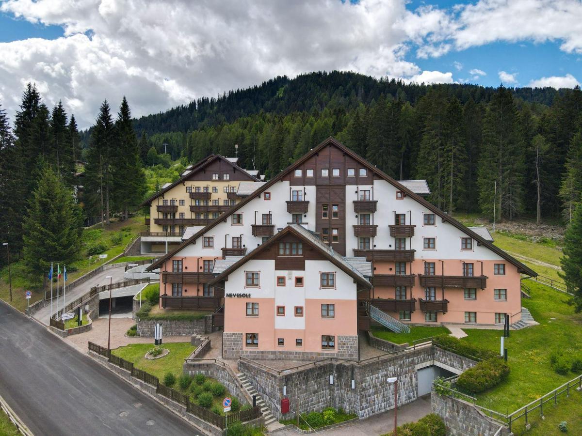 Nevesole Folgarida Resort Aparthotel ภายนอก รูปภาพ