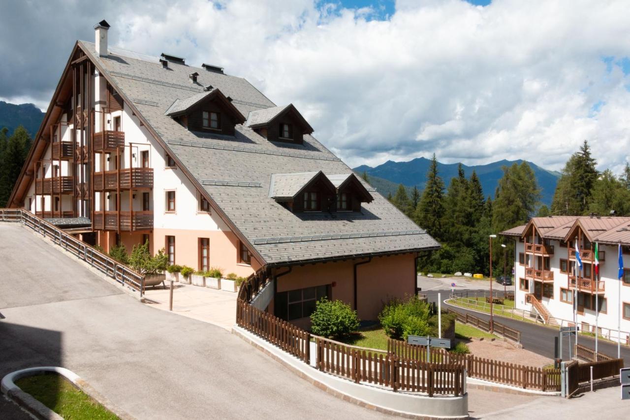 Nevesole Folgarida Resort Aparthotel ภายนอก รูปภาพ