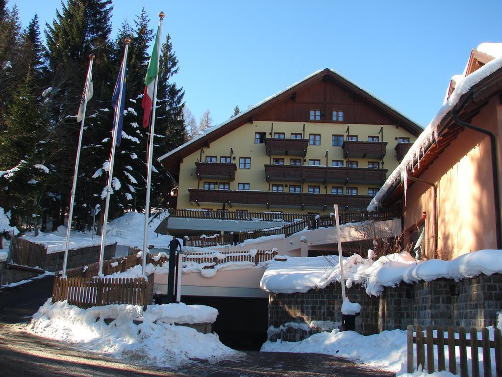Nevesole Folgarida Resort Aparthotel ภายนอก รูปภาพ