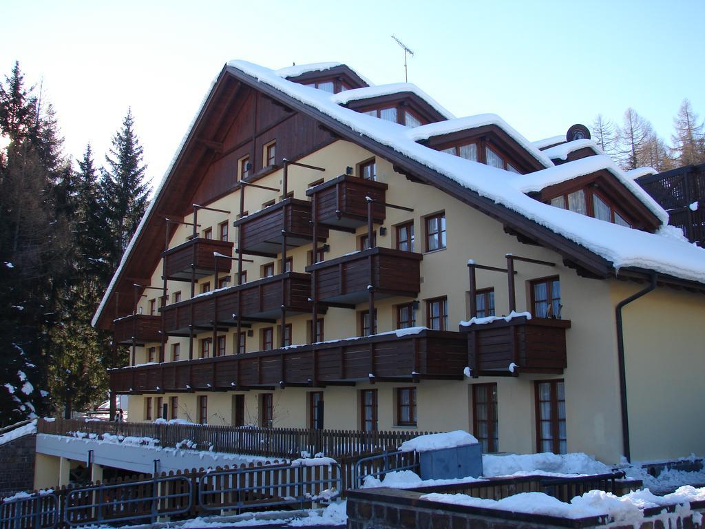 Nevesole Folgarida Resort Aparthotel ภายนอก รูปภาพ