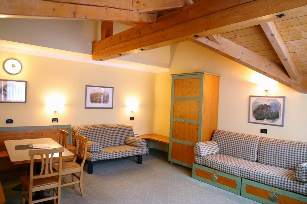 Nevesole Folgarida Resort Aparthotel ภายใน รูปภาพ
