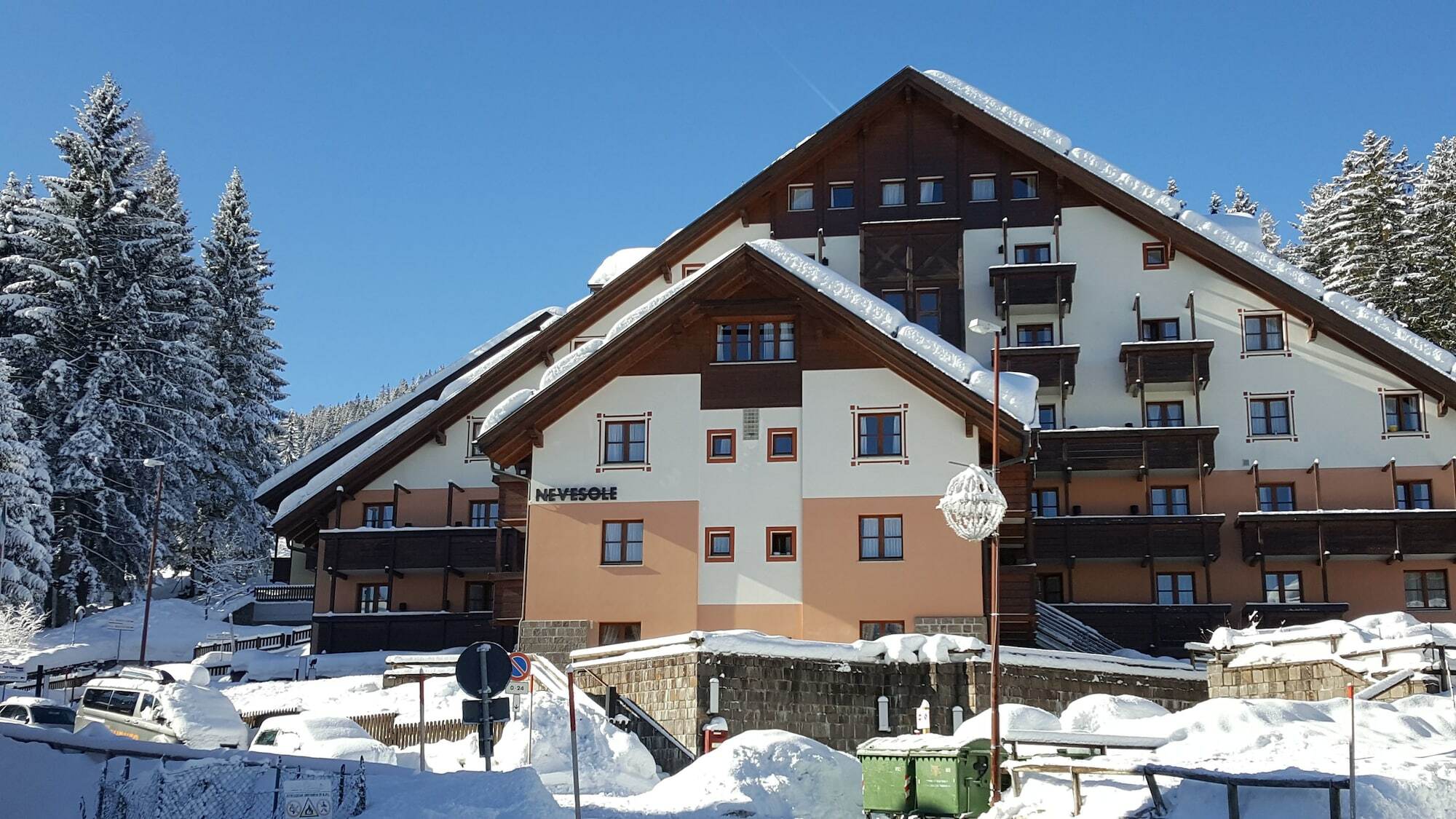Nevesole Folgarida Resort Aparthotel ภายนอก รูปภาพ